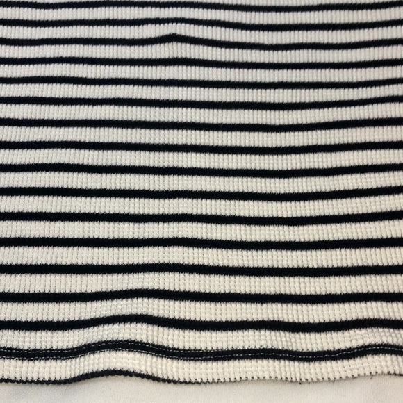 H&M Divided black and white stripes shortsleeved cropped top woman’s size small - Picture 2 of 4